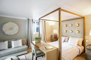 Aimen ASHUR - AIMEN ASHUR